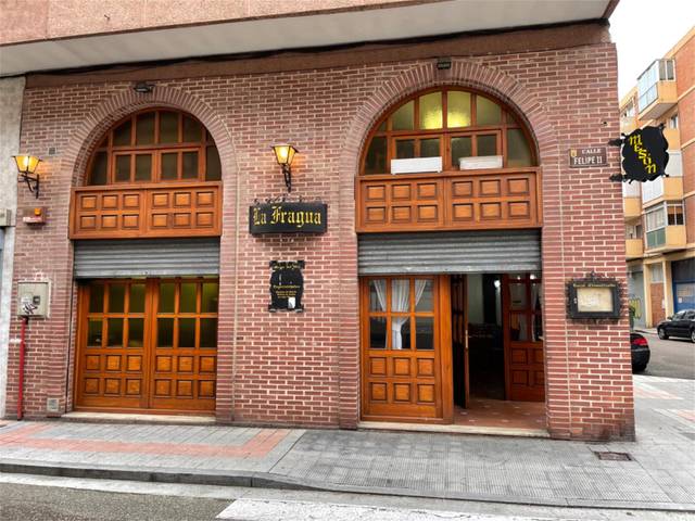 Local comercial en Venta en Calle Guzmán El Bueno, 8 en Campo de la Juventud