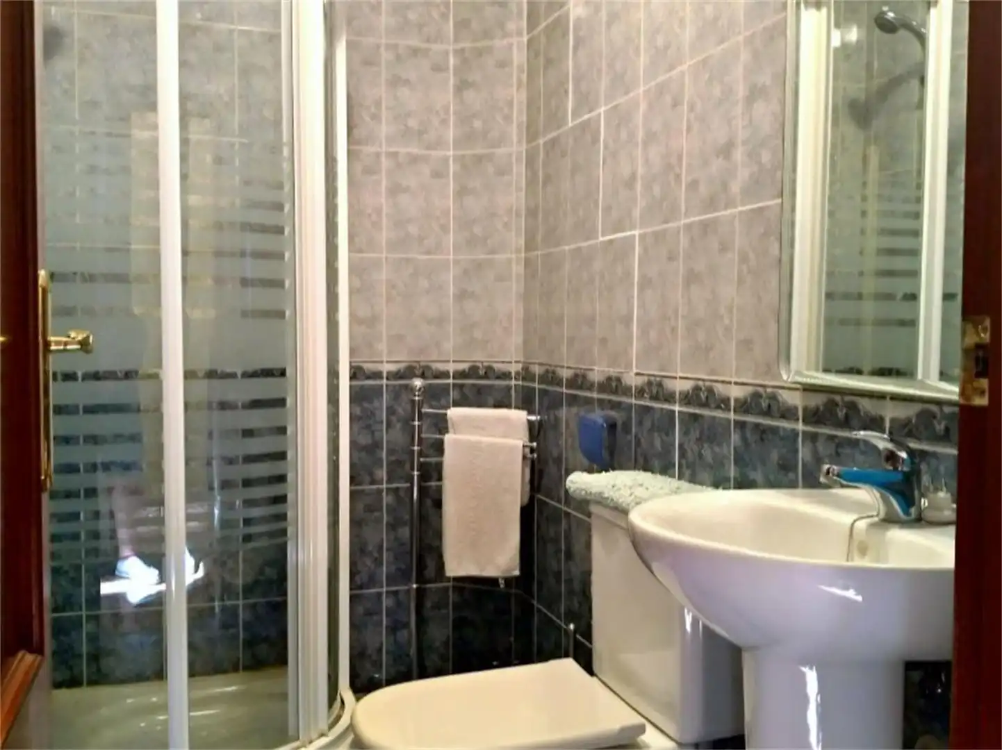 Badezimmer von Wohnung zum Verkauf in Fortuna mit Privatgarten, Terrasse und Abstellraum