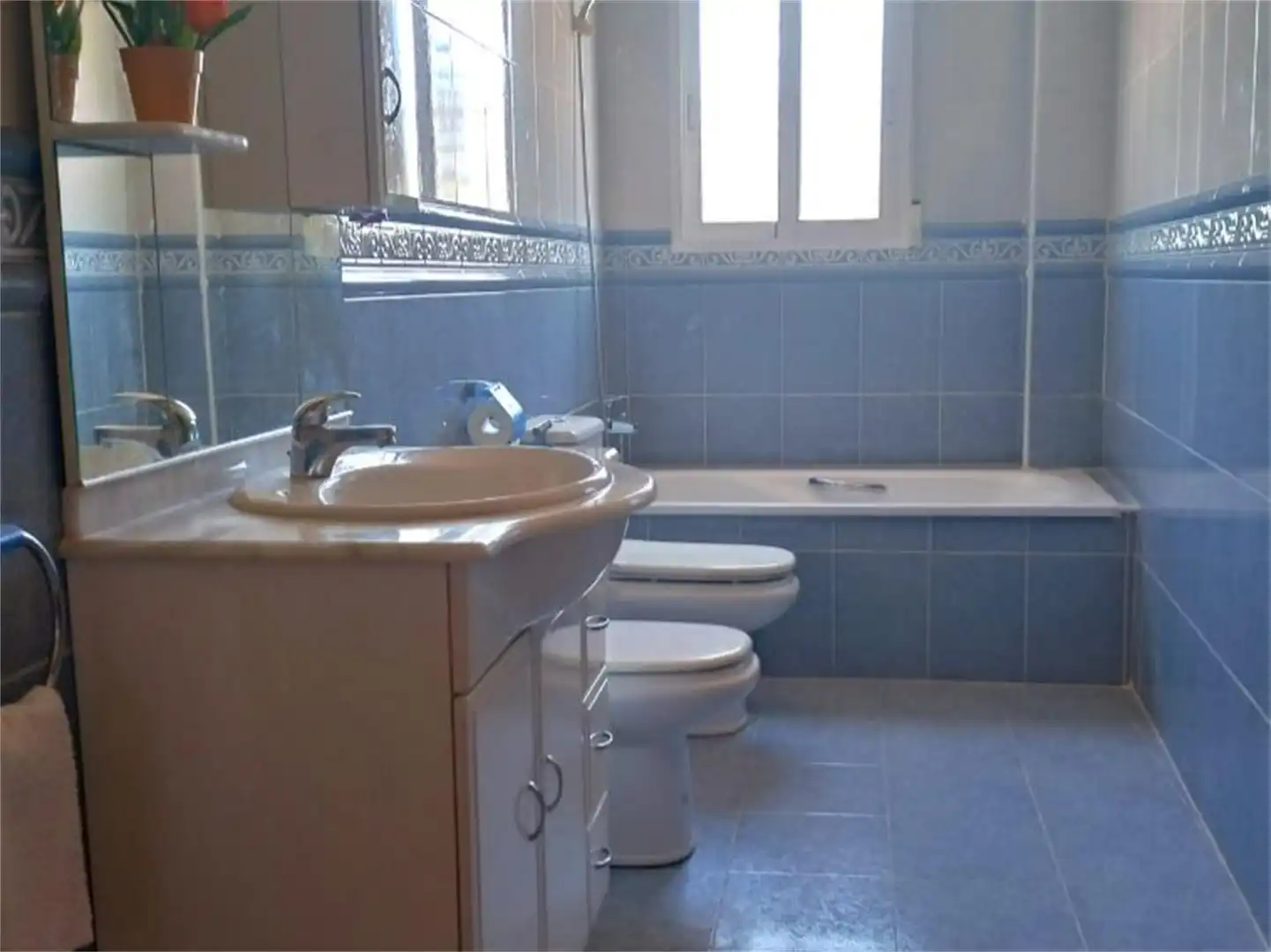 Badezimmer von Wohnung zum Verkauf in Fortuna mit Privatgarten, Terrasse und Abstellraum