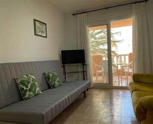 Sala d'estar de Apartament de lloguer en Cuenca Capital amb Aire condicionat, Piscina i Moblat