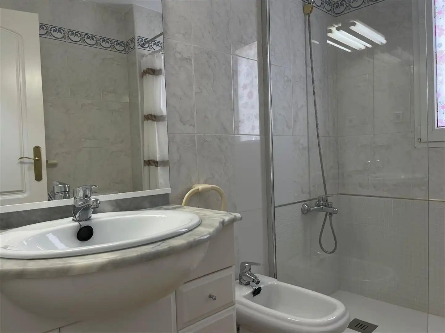 Bathroom of Apartments for rent in Cuenca  with Air Conditioner, Swimming Pool and Furnished