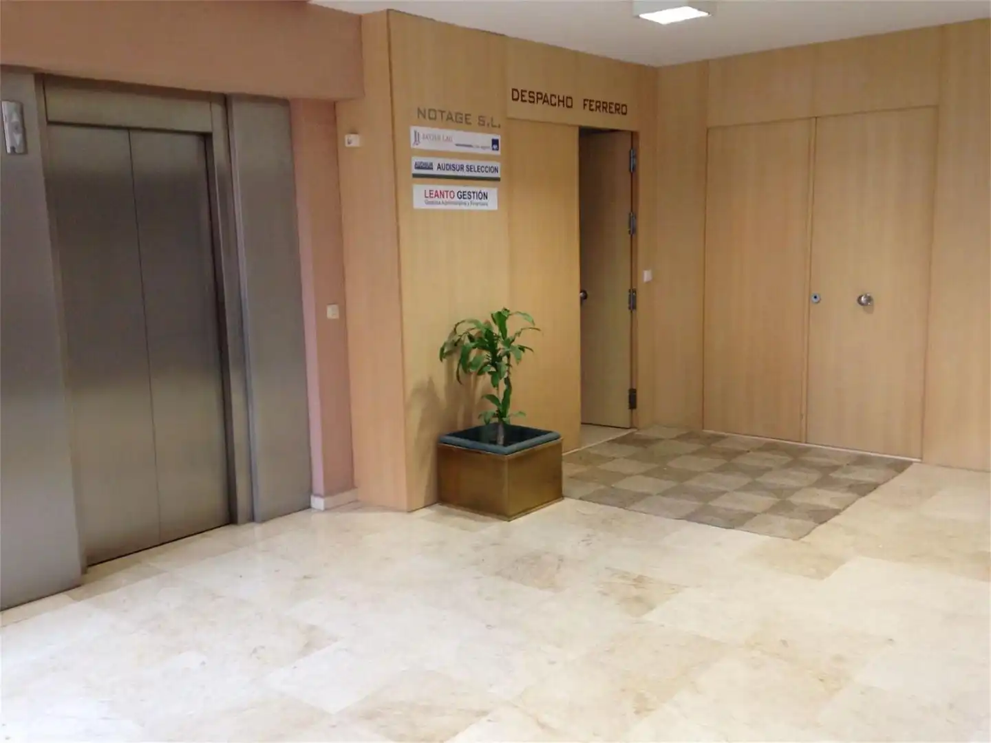 Oficina de lloguer a Avenida Blas Infante, Los Remedios Oficina de lloguer en Sevilla