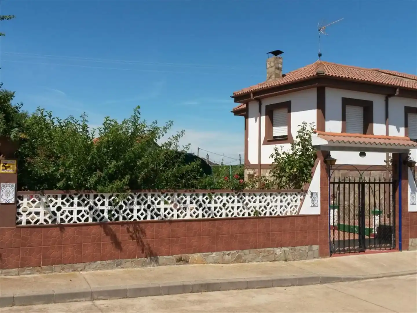 Casa o chalet en venta en Alija del Infantado Vista exterior de Casa o chalet en venta en Alija del Infantado con Jardín privado, Terraza y Trastero