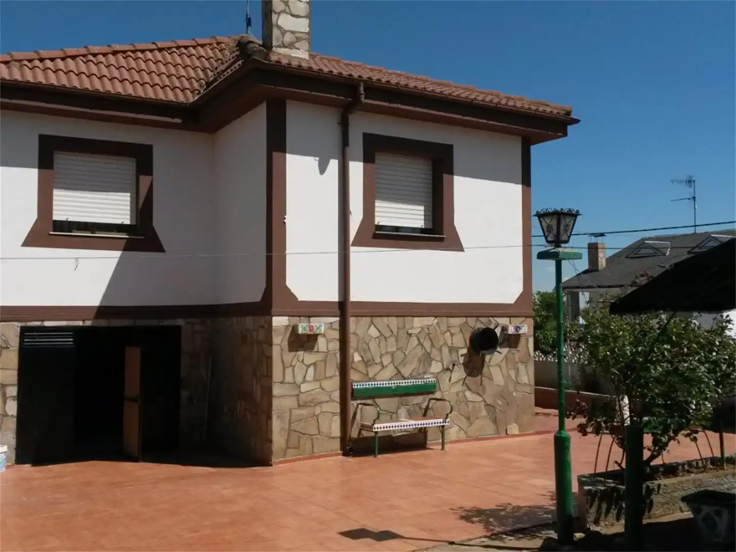 Casa o chalet en venta en Alija del Infantado Vista exterior de Casa o chalet en venta en Alija del Infantado con Jardín privado, Terraza y Trastero