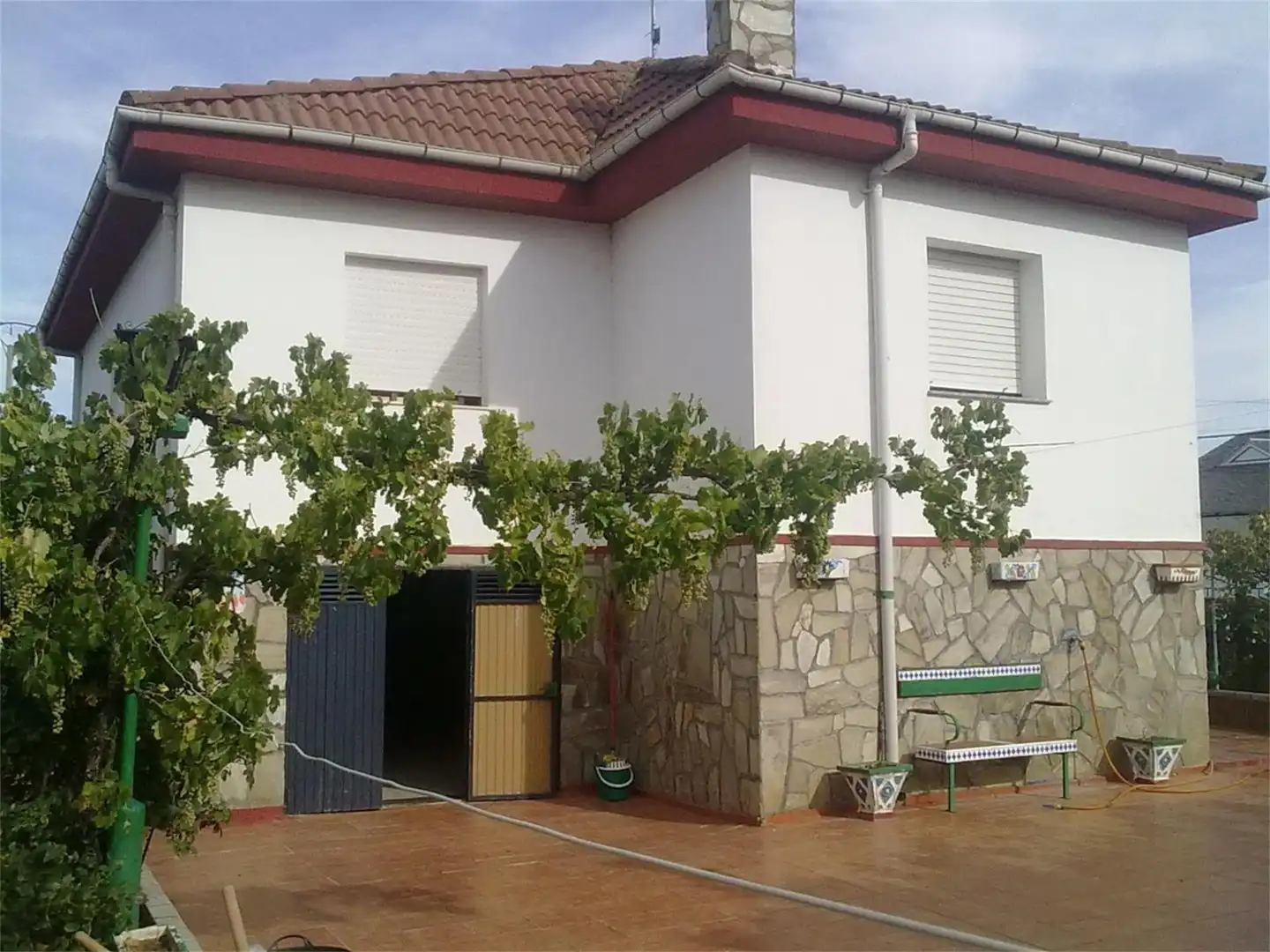 Casa o chalet en venta en Alija del Infantado Vista exterior de Casa o chalet en venta en Alija del Infantado con Jardín privado, Terraza y Trastero