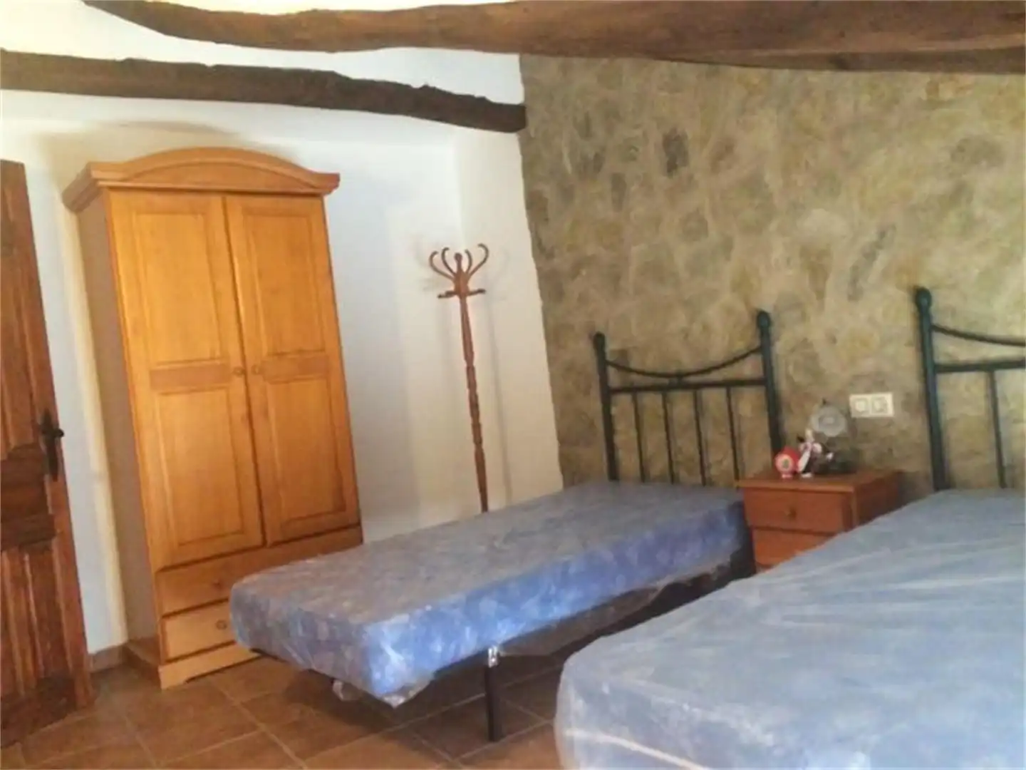 Habitación de Casa adosada en venta en Perales del Alfambra con Calefacción, Trastero y Amueblado