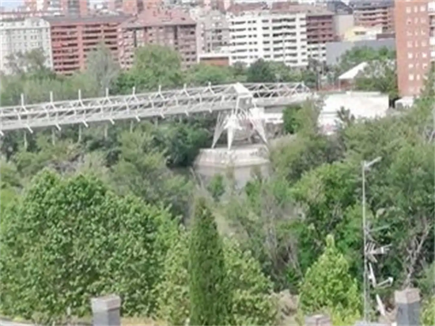 Pis en venda a Calle Doctor Sánchez Villares, Arturo Eyries Vista exterior de Pis en venda en Valladolid amb Calefacció, Jardí privat i Parquet