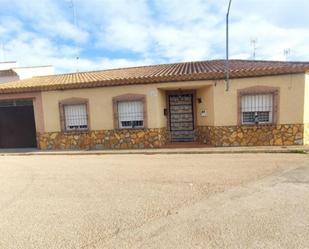 Vista exterior de Casa adosada en venda en El Pedernoso   amb Terrassa