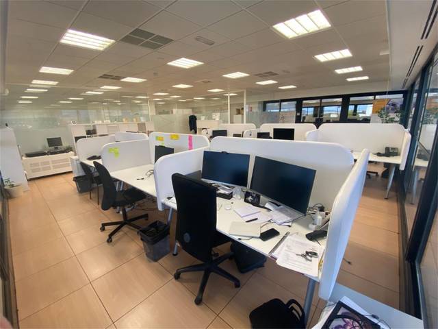 Oficina en Venta en Calle de Punto Net en Ciudad 10