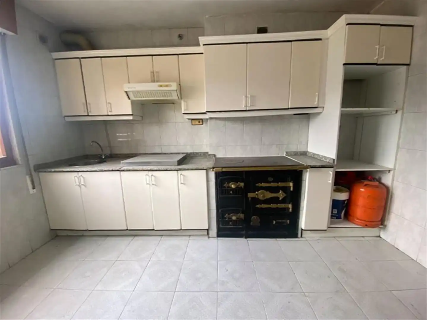 Küche von Wohnung zum Verkauf in Toral de los Vados mit Heizung, Parkett und Terrasse