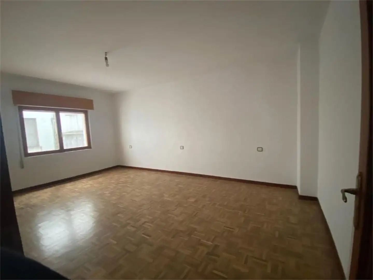 Wohnung zum Verkauf in Toral de los Vados mit Heizung, Parkett und Terrasse