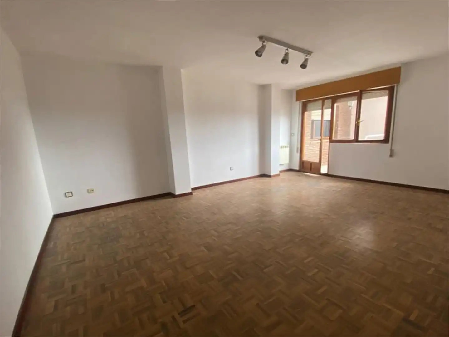 Wohnzimmer von Wohnung zum Verkauf in Toral de los Vados mit Heizung, Parkett und Terrasse