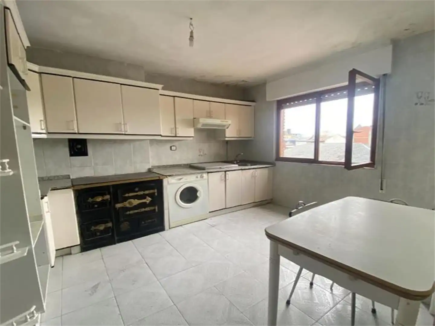 Küche von Wohnung zum Verkauf in Toral de los Vados mit Heizung, Parkett und Terrasse