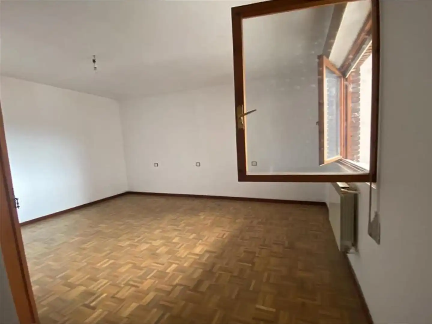 Wohnung zum Verkauf in Toral de los Vados mit Heizung, Parkett und Terrasse