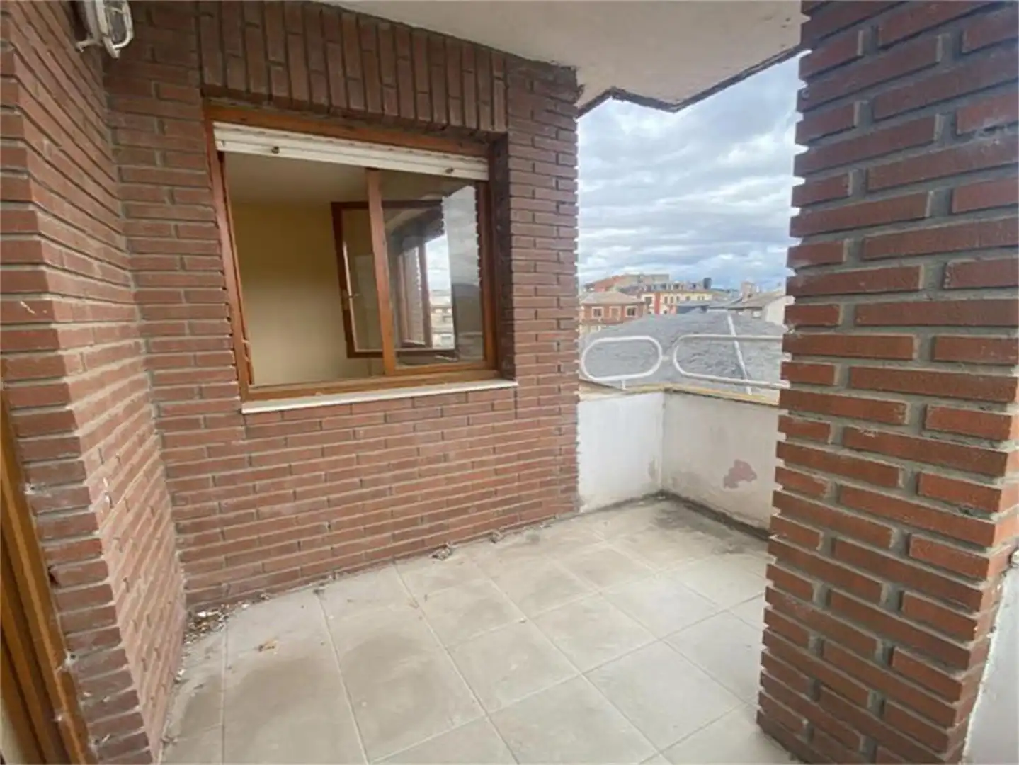Terrasse von Wohnung zum Verkauf in Toral de los Vados mit Heizung, Parkett und Terrasse