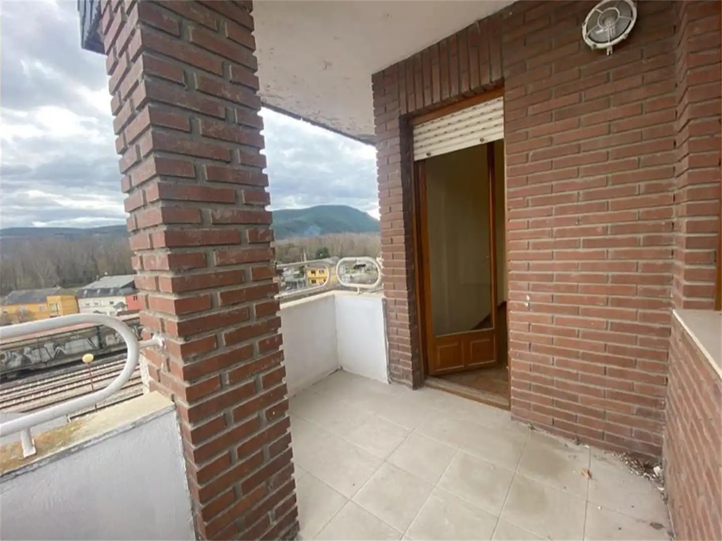 Terrasse von Wohnung zum Verkauf in Toral de los Vados mit Heizung, Parkett und Terrasse