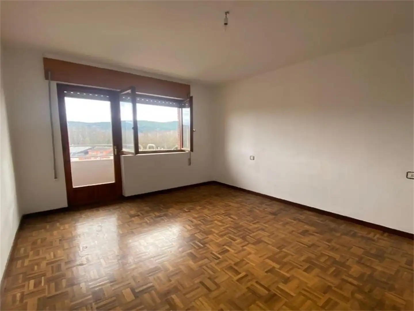 Wohnzimmer von Wohnung zum Verkauf in Toral de los Vados mit Heizung, Parkett und Terrasse