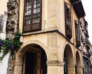 Vista exterior de Casa adosada en venda en Avilés amb Terrassa i Balcó