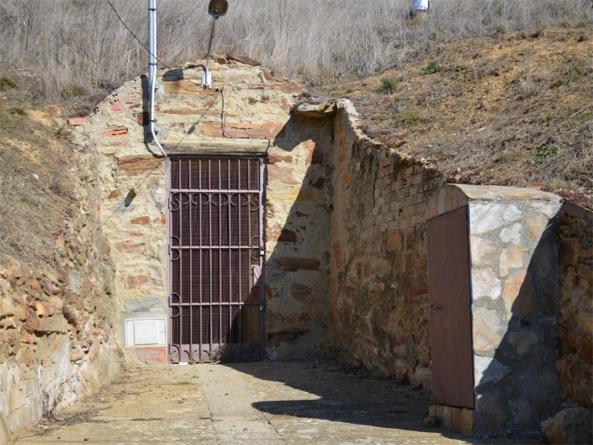 Premises for sale in Pobladura del Valle  with Furnished