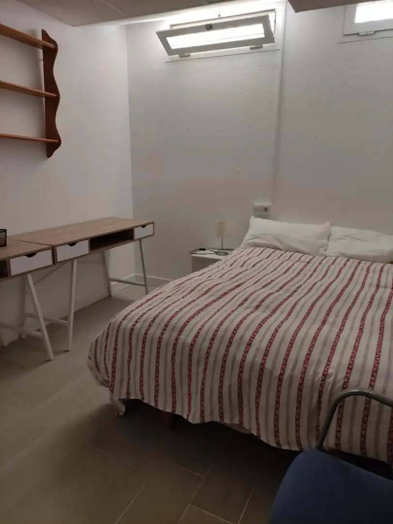 Planta baja de alquiler en Calle Américo Vespucio, Condequinto Habitación de Planta baja de alquiler en Montequinto con Jardín privado, Amueblado y Horno
