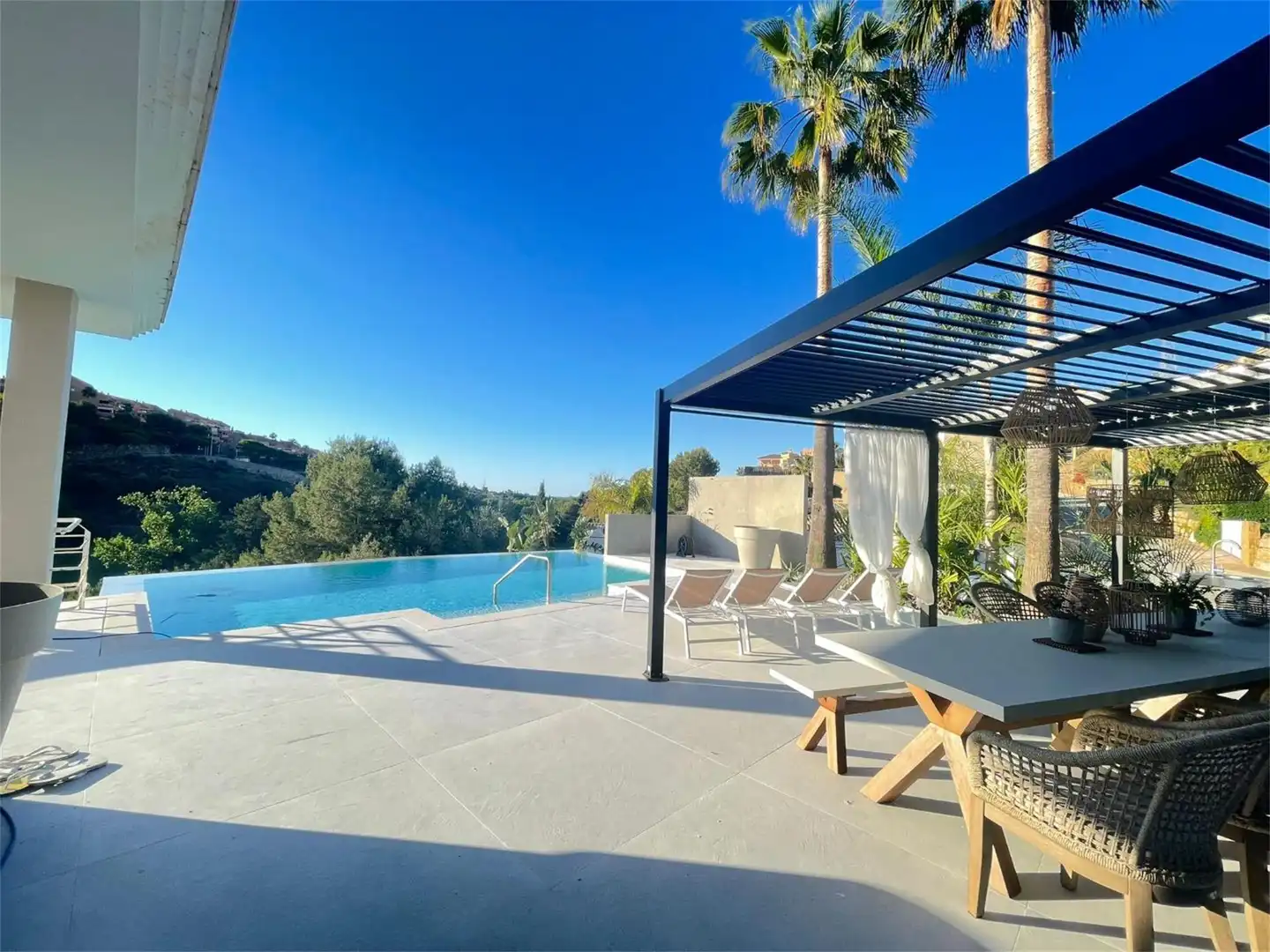 Terrassa de Casa o xalet en venda en Marbella amb Aire condicionat, Calefacció i Jardí privat