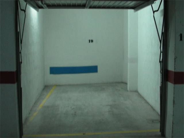 Garaje en Alquiler en Calle Robles Vives en Escucha