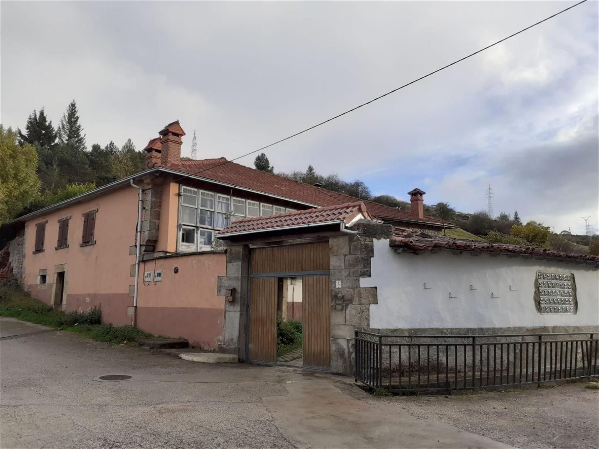 Vista exterior de Finca rústica en venda en Campoo de Enmedio amb Traster i Aparcament comunitari