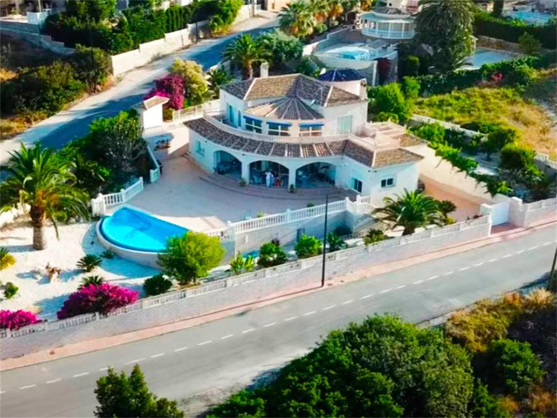 Exterior view of Single-family semi-detached for sale in El Campello  with Air Conditioner, Terrace and Swimming Pool