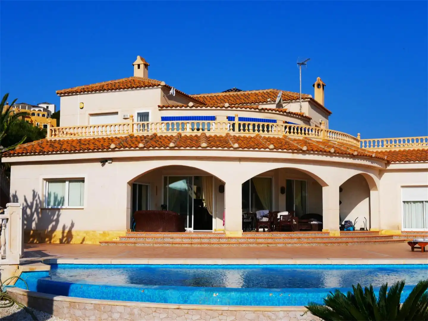 Detached homes for sale in Calle de Orihuela, Campello pueblo Exterior view of Detached homes for sale in El Campello with Air Conditioner, Terrace and Swimming Pool