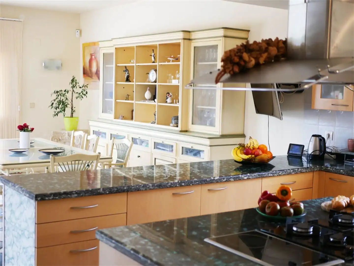 Detached homes for sale in Calle de Orihuela, Campello pueblo Kitchen of Detached homes for sale in El Campello with Air Conditioner, Terrace and Swimming Pool