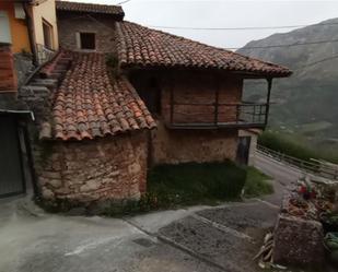 Vista exterior de Casa adosada en venda en Morcín amb Balcó