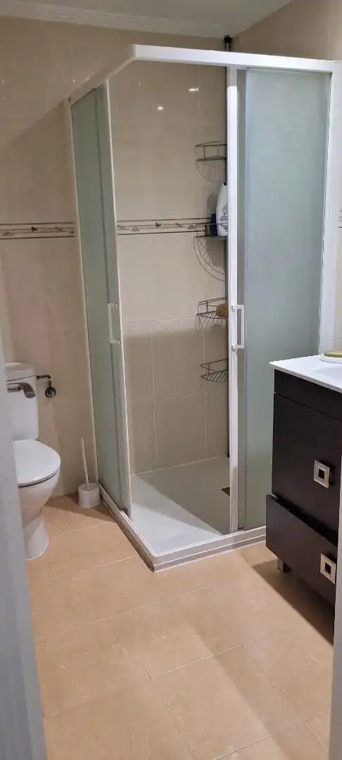 Baño de Piso para compartir en Nájera con Calefacción, Parquet y Amueblado