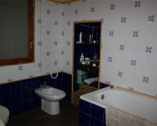 Bathroom of Single-family semi-detached for sale in Estadilla  with Terrace