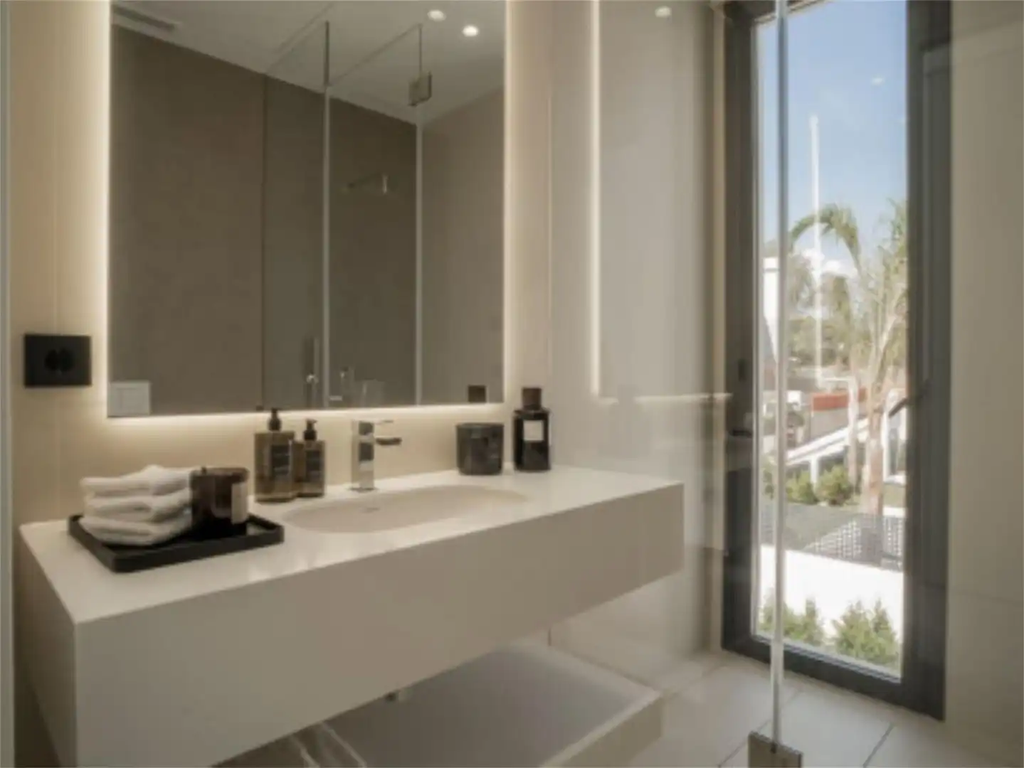 Casa o xalet en venda a Avenida del Rotary Internacional, Puerto Banús Bany de Casa o xalet en venda en Marbella amb Aire condicionat, Terrassa i Piscina