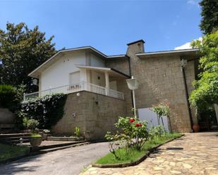 Vista exterior de Casa o xalet en venda en Petín amb Terrassa, Piscina i Balcó