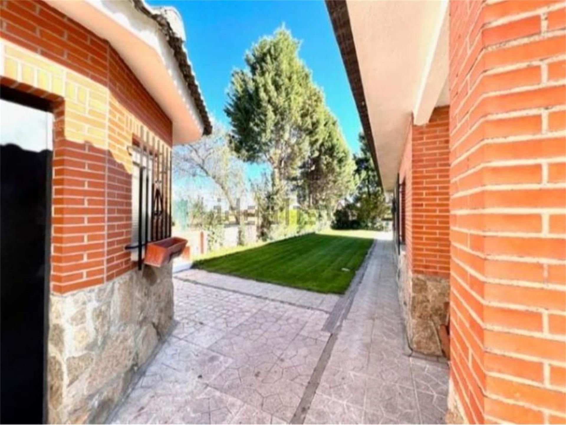 Exterior view of House or chalet for sale in Illescas  with Air Conditioner, Heating and Private garden