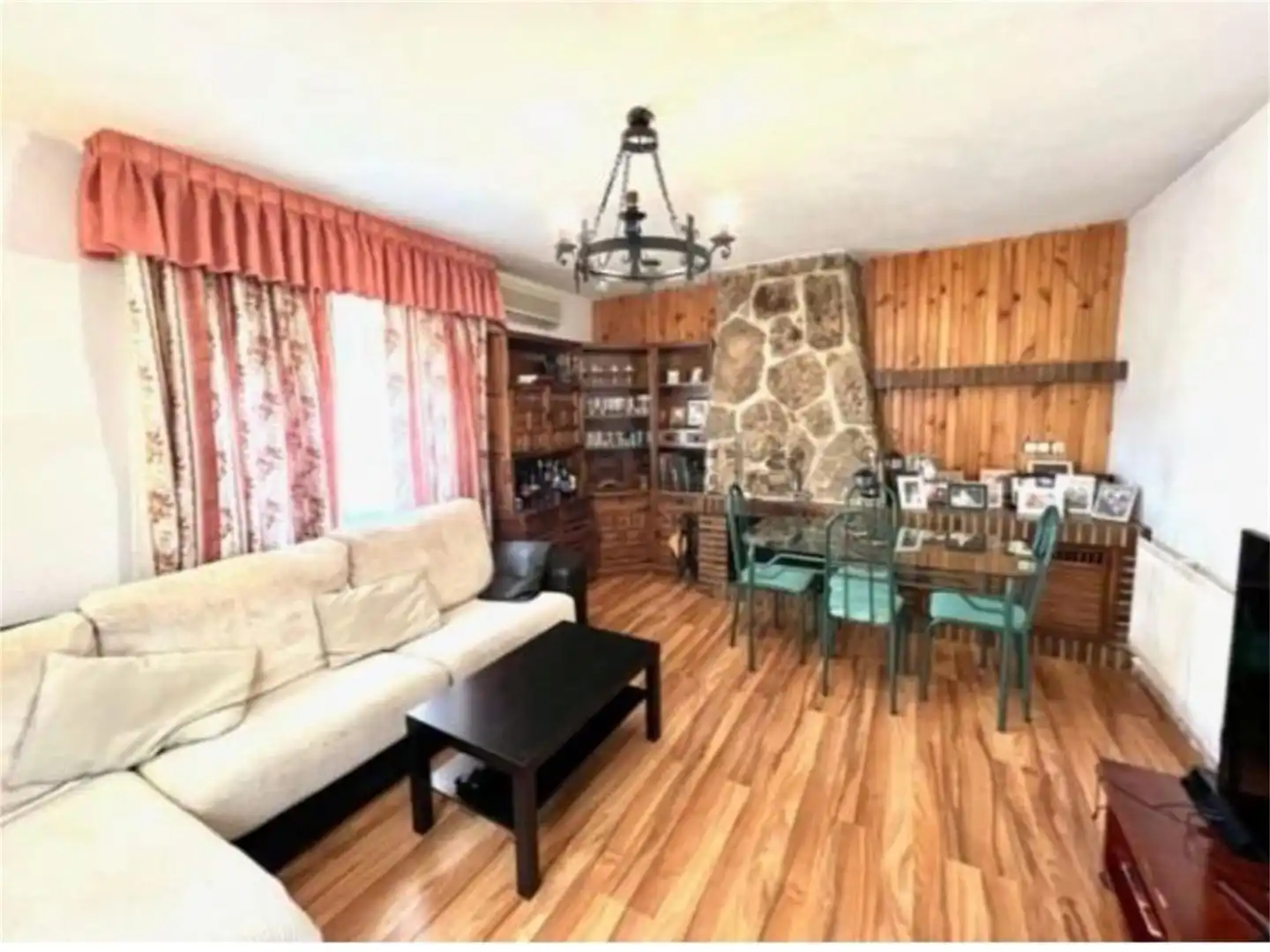 Casa o chalet en venta en Avenida Baldomero Coronado, Parque Manuel de Vega - Carretera de Ugena Sala de estar de Casa o chalet en venta en Illescas con Aire acondicionado y Piscina