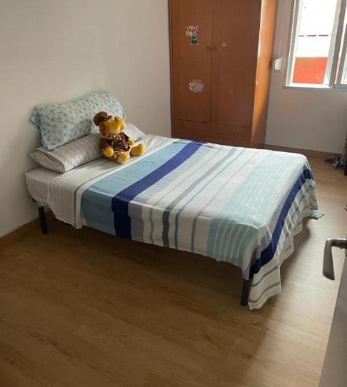 Photo 1 of Flat to share in Calle de la Igualdad, Gamonal - San Bruno - G9, Burgos