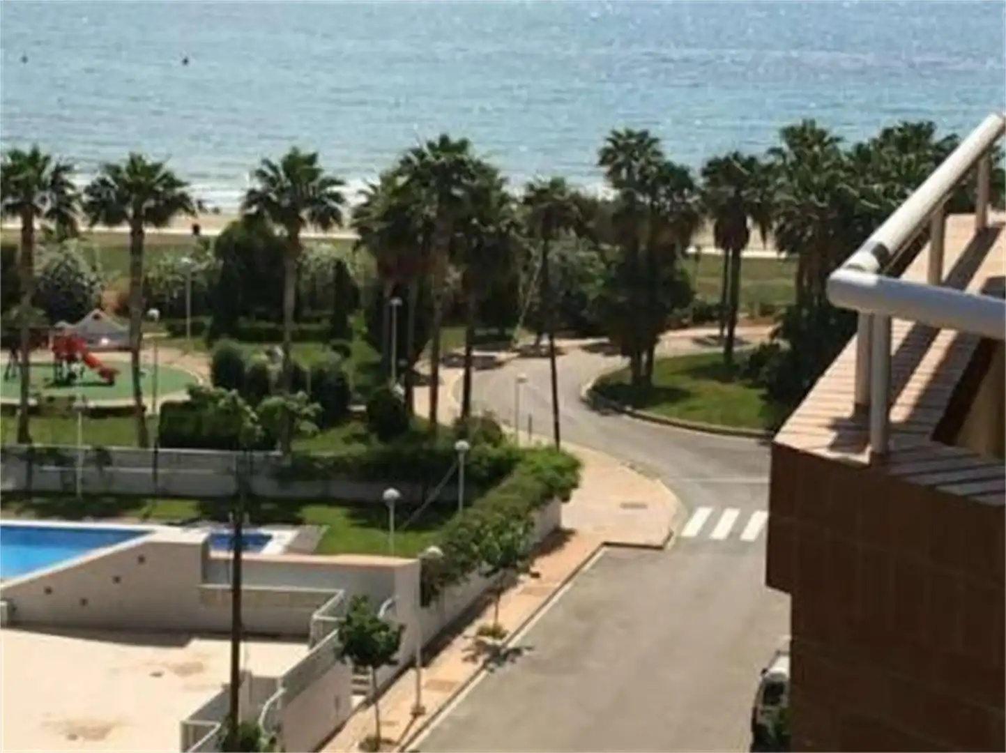Piso en venta en Calle Amplaries, 29, Costa Marina Vista exterior de Piso en venta en Oropesa del Mar / Orpesa con Aire acondicionado, Terraza y Piscina
