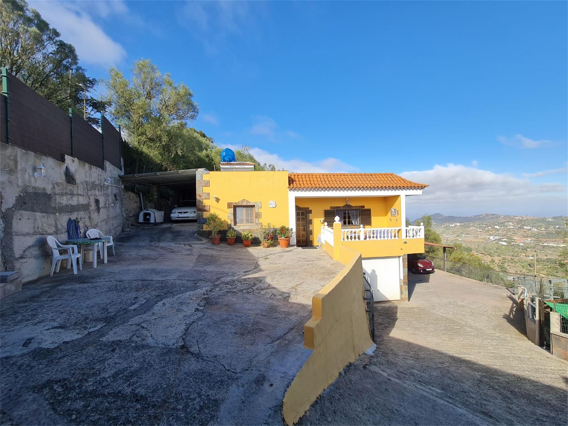 Vista exterior de Casa o xalet en venda en Santa Brígida amb Aire condicionat, Terrassa i Balcó
