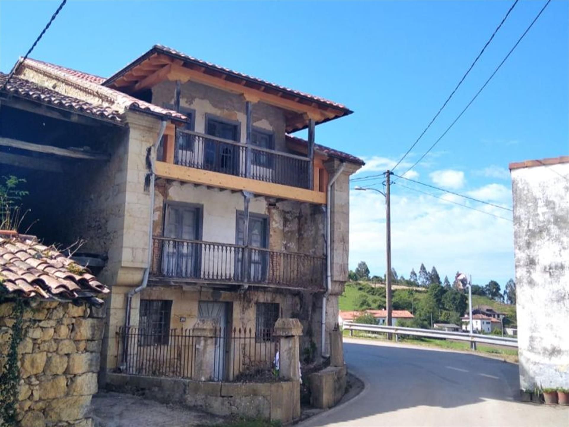 Vista exterior de Casa adosada en venda en San Vicente de la Barquera