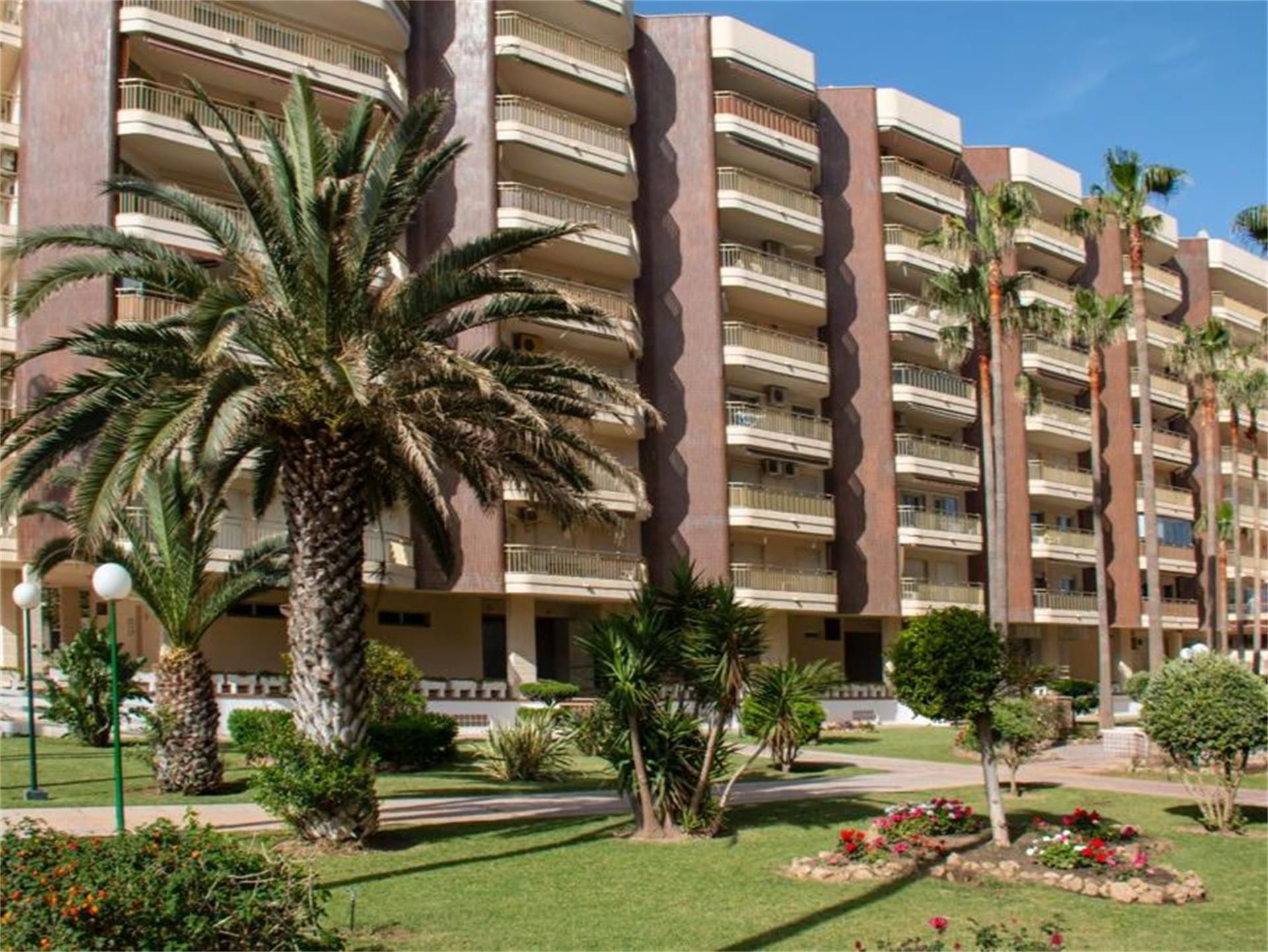 Vista exterior de Piso de alquiler en Fuengirola con Aire acondicionado, Jardín privado y Terraza