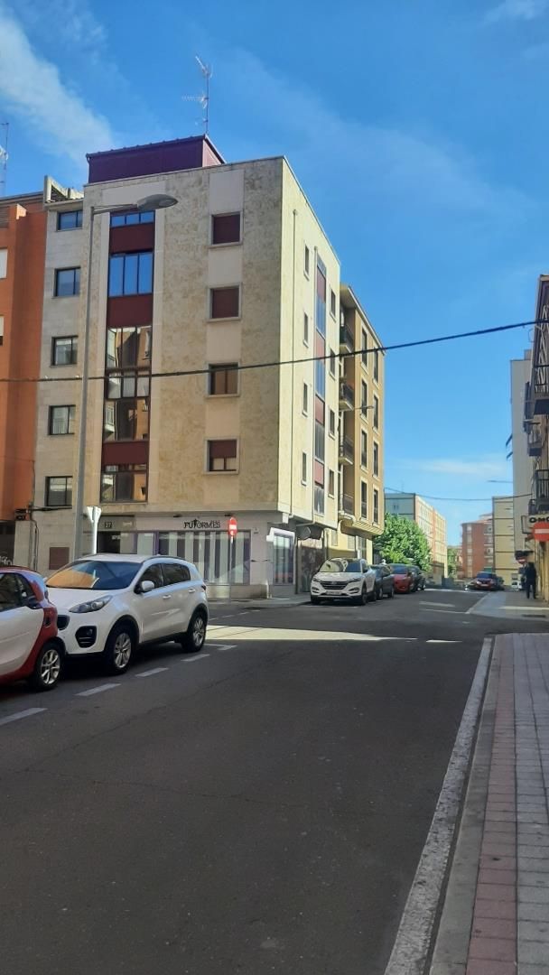 Vista exterior de Apartament en venda en Salamanca Capital amb Calefacció, Parquet i Moblat