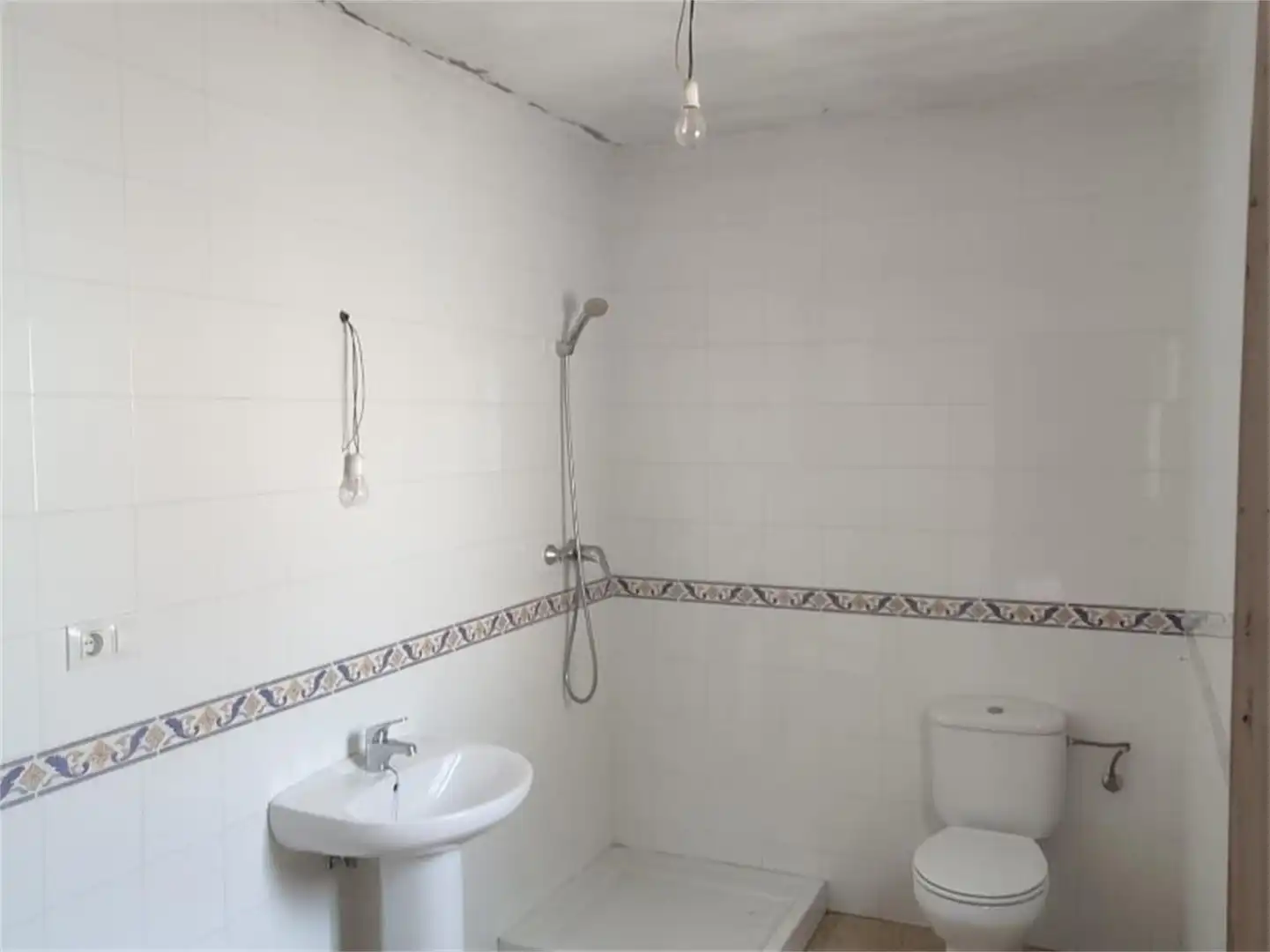 Planta baja en venta en Calle Alonso Morgado, Villanueva de los Castillejos Baño de Planta baja en venta en Villanueva de los Castillejos con Amueblado