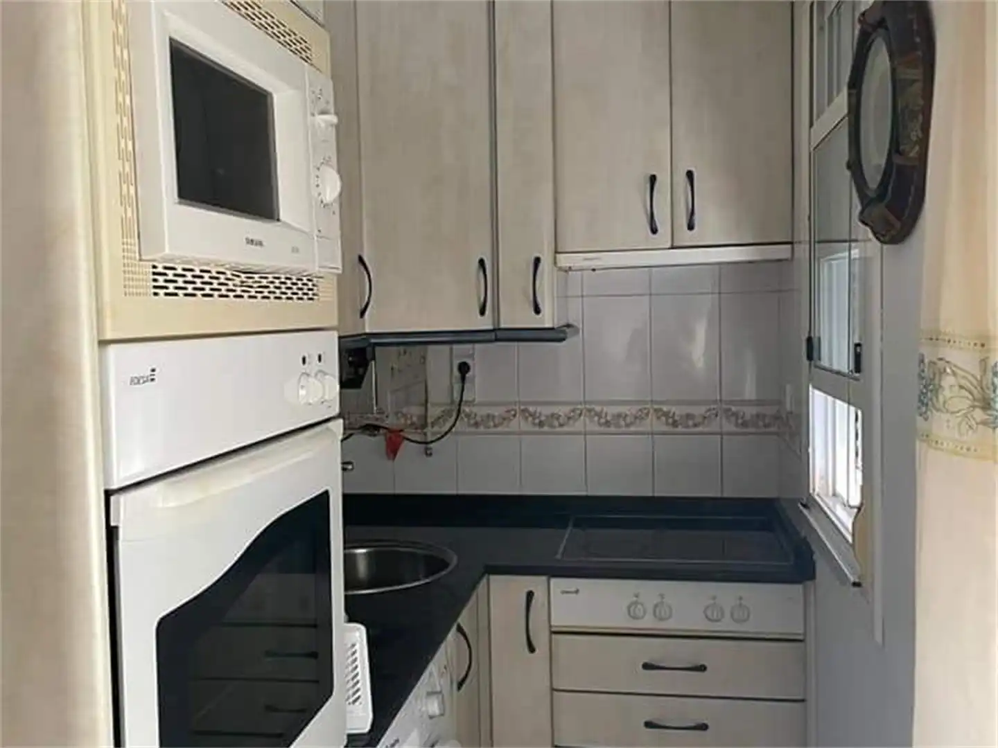 Cocina de Piso en venta en O Barco de Valdeorras   con Calefacción, Amueblado y Videoportero