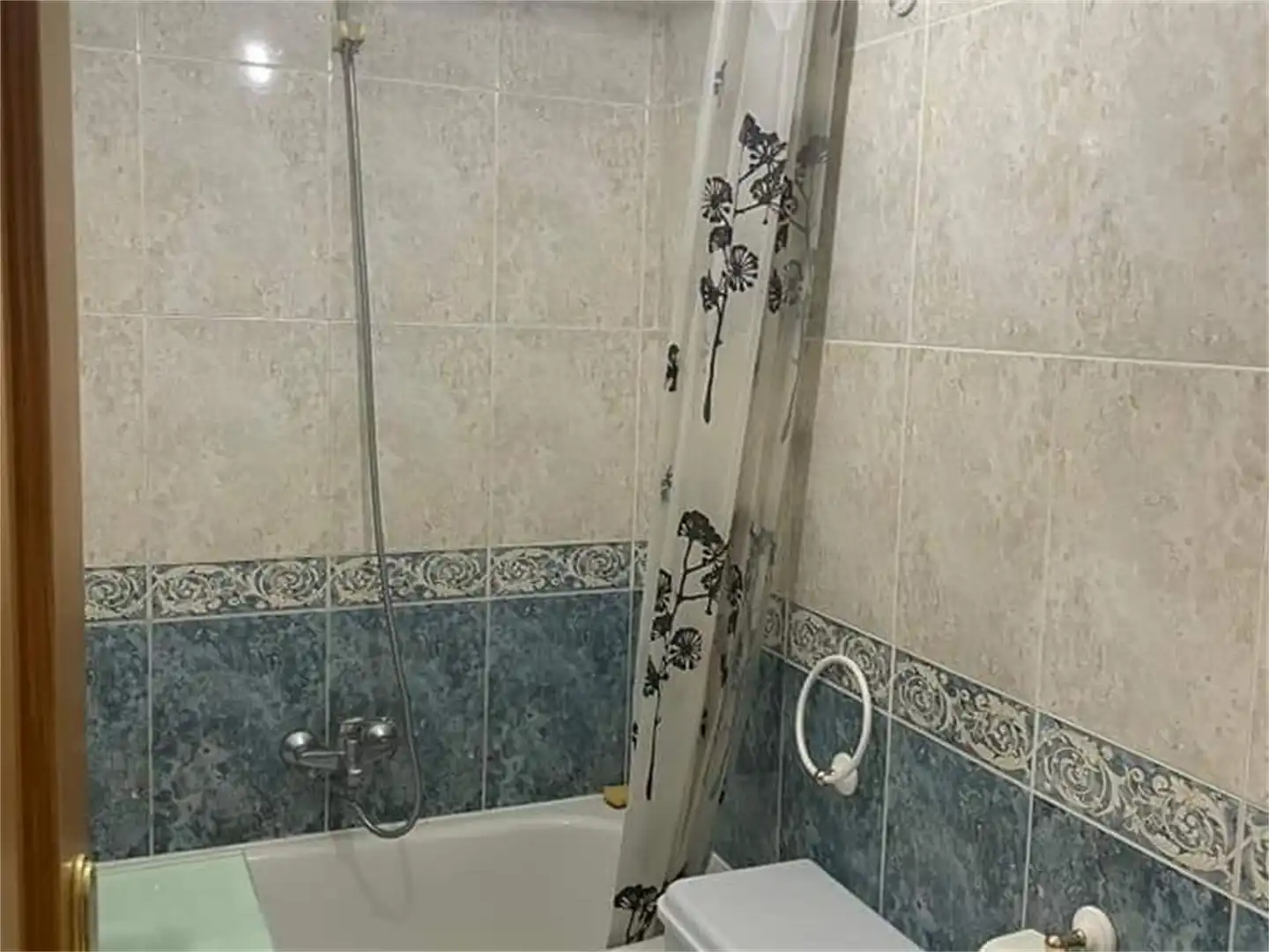 Baño de Piso en venta en O Barco de Valdeorras   con Calefacción, Amueblado y Videoportero