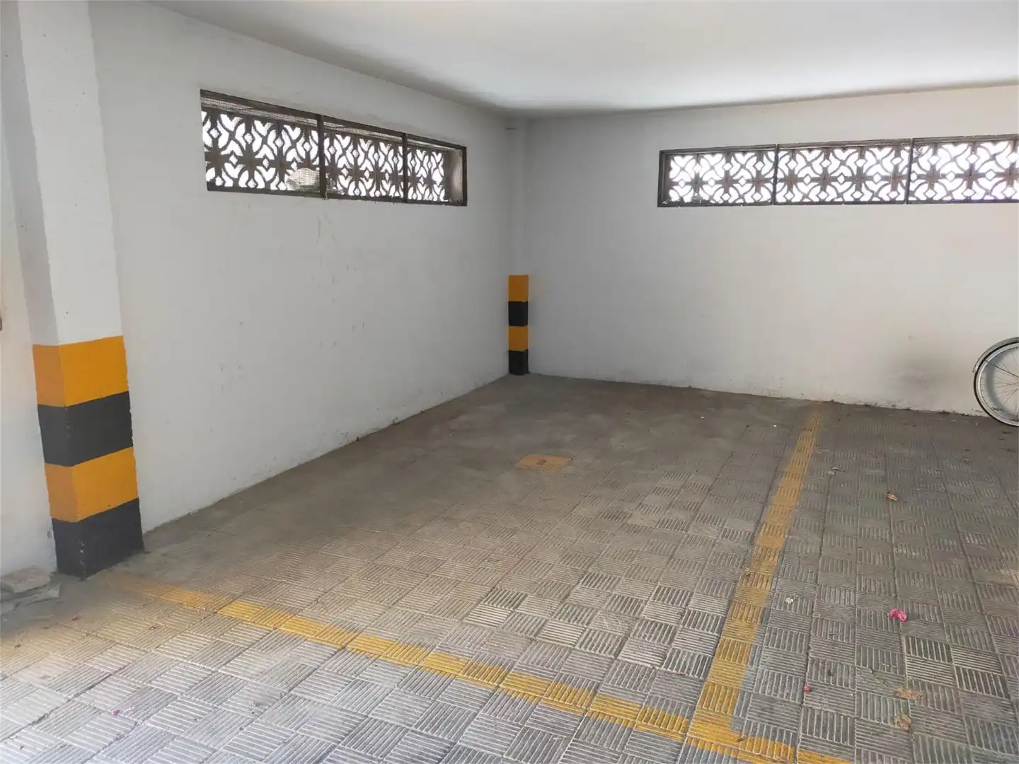 Garatge en venda a Calle Casablanca, 52, Centro Aparcament de Garatge en venda en Tomares