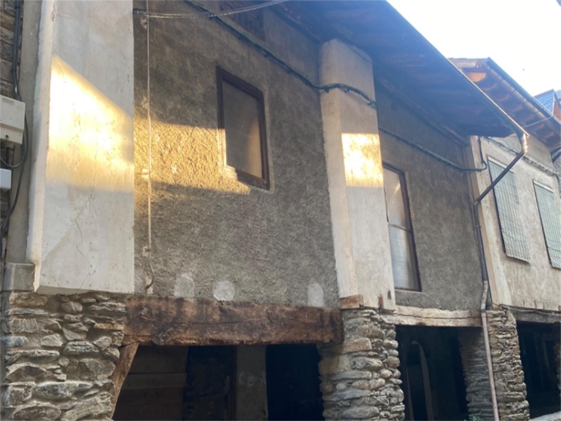 Vista exterior de Casa adosada en venda en Rialp