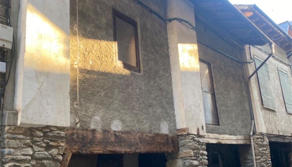 Casa adosada en venta en Carrer del Mig, 27, Rialp, Lleida - imagen 1 Foto 1 de Casa adosada en venta en Carrer del Mig, 27, Rialp, Lleida