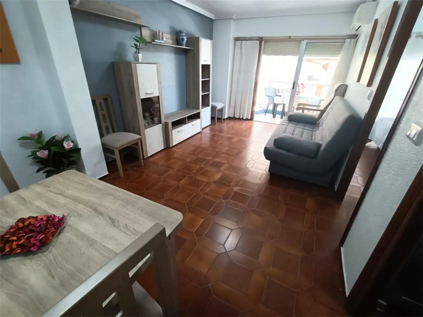 Apartments for rent in Calle Vicente Blasco Ibáñez, Los Jardines de Marbella - La Ermita Living room of Apartments for rent in Marbella with Air Conditioner, Storage room and Furnished